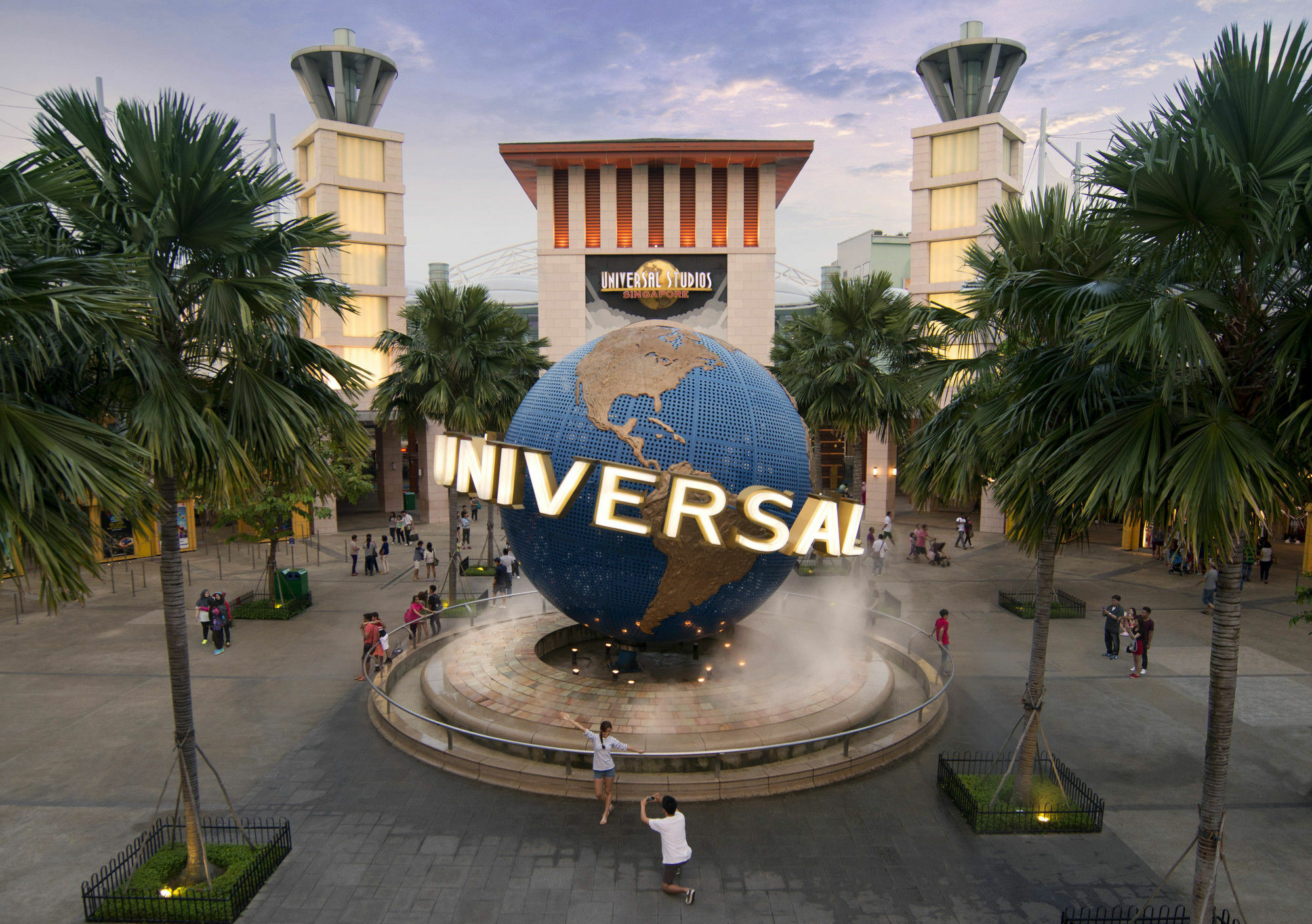 Resorts World Sentosa - Festive Hotel Singapore Exterior photo